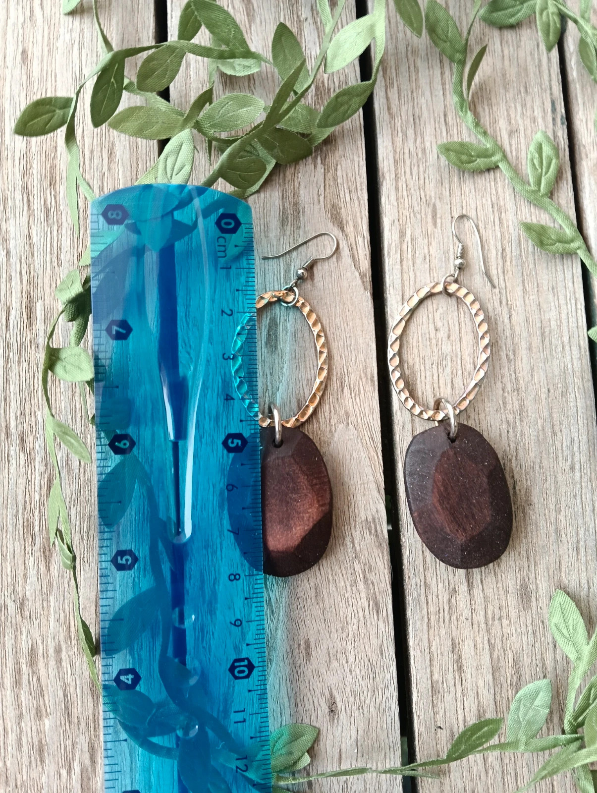 Bohemian hand carvet dark wood hammered gold oval drop earrings – Boutique Bohéme 4