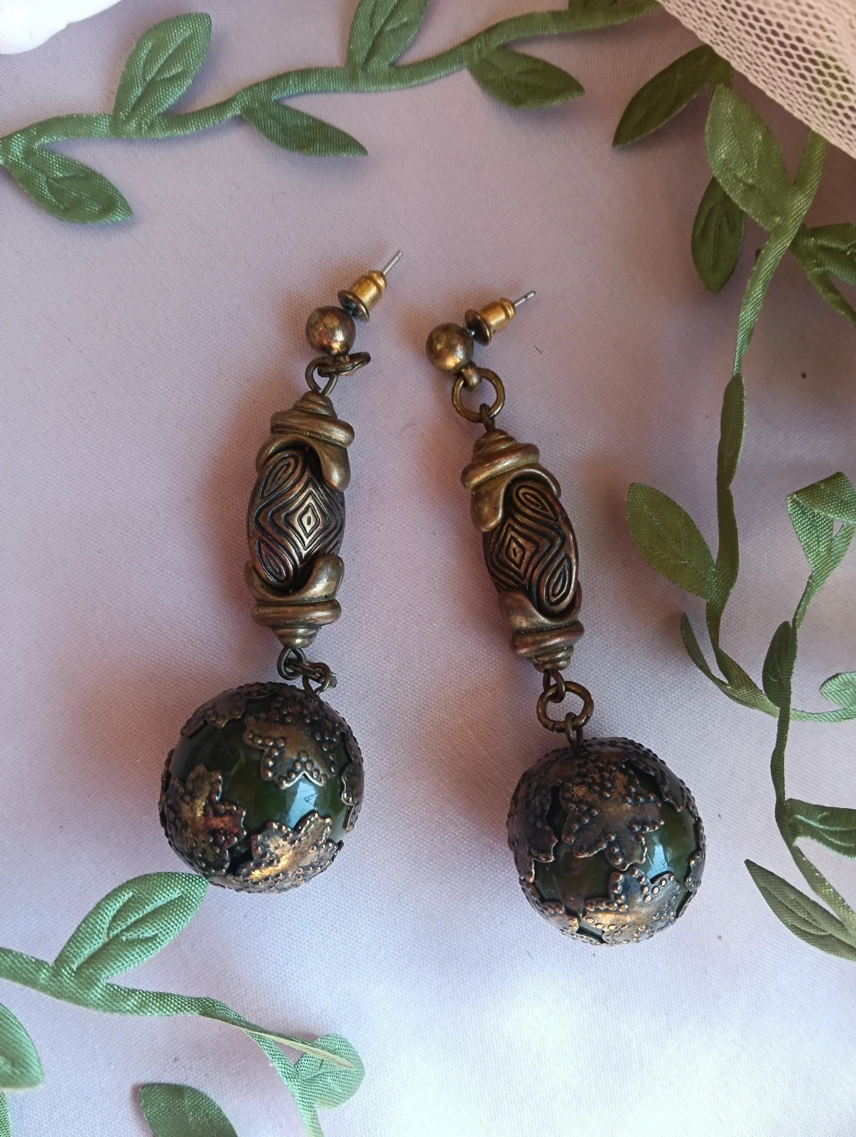 Vintage bronze & forest green filigree bohemian earrings – Bohemian 2