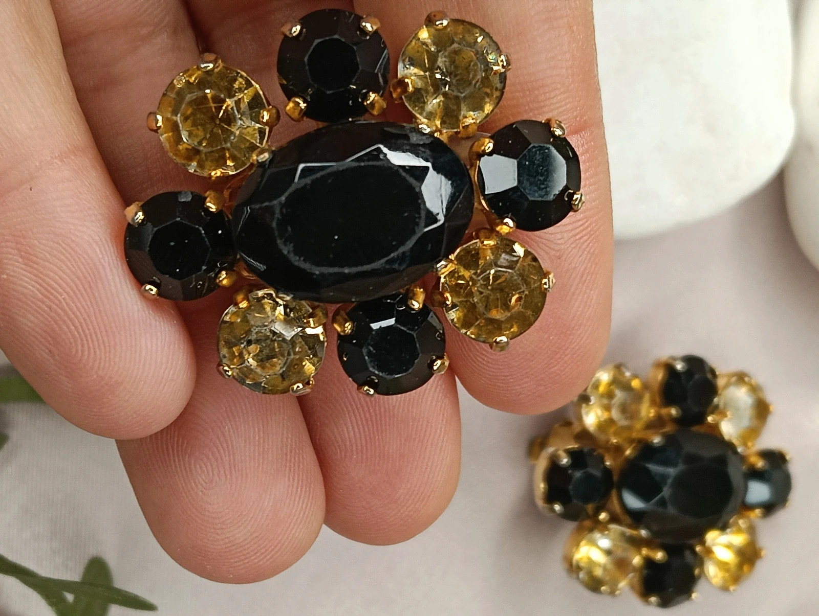 Stunning mid century black&amber cluster clip-on earrings