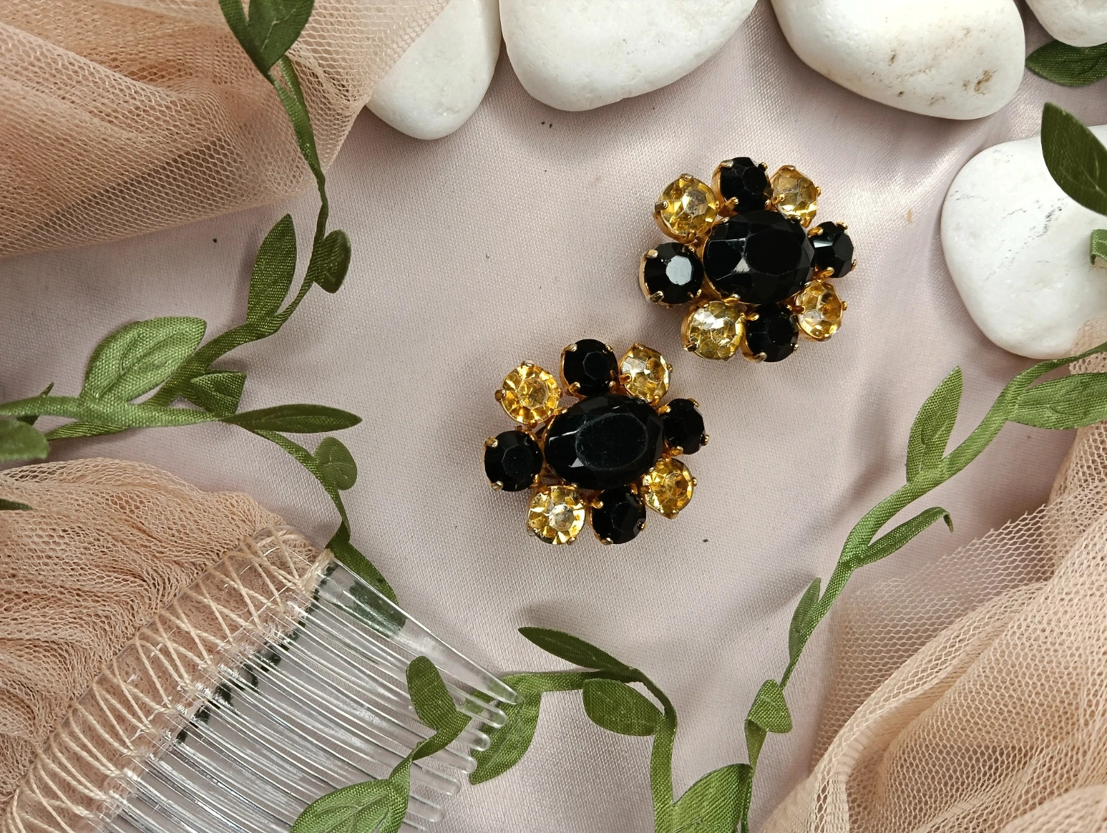 Stunning mid century black&amber cluster clip-on earrings – Top Vintage 2
