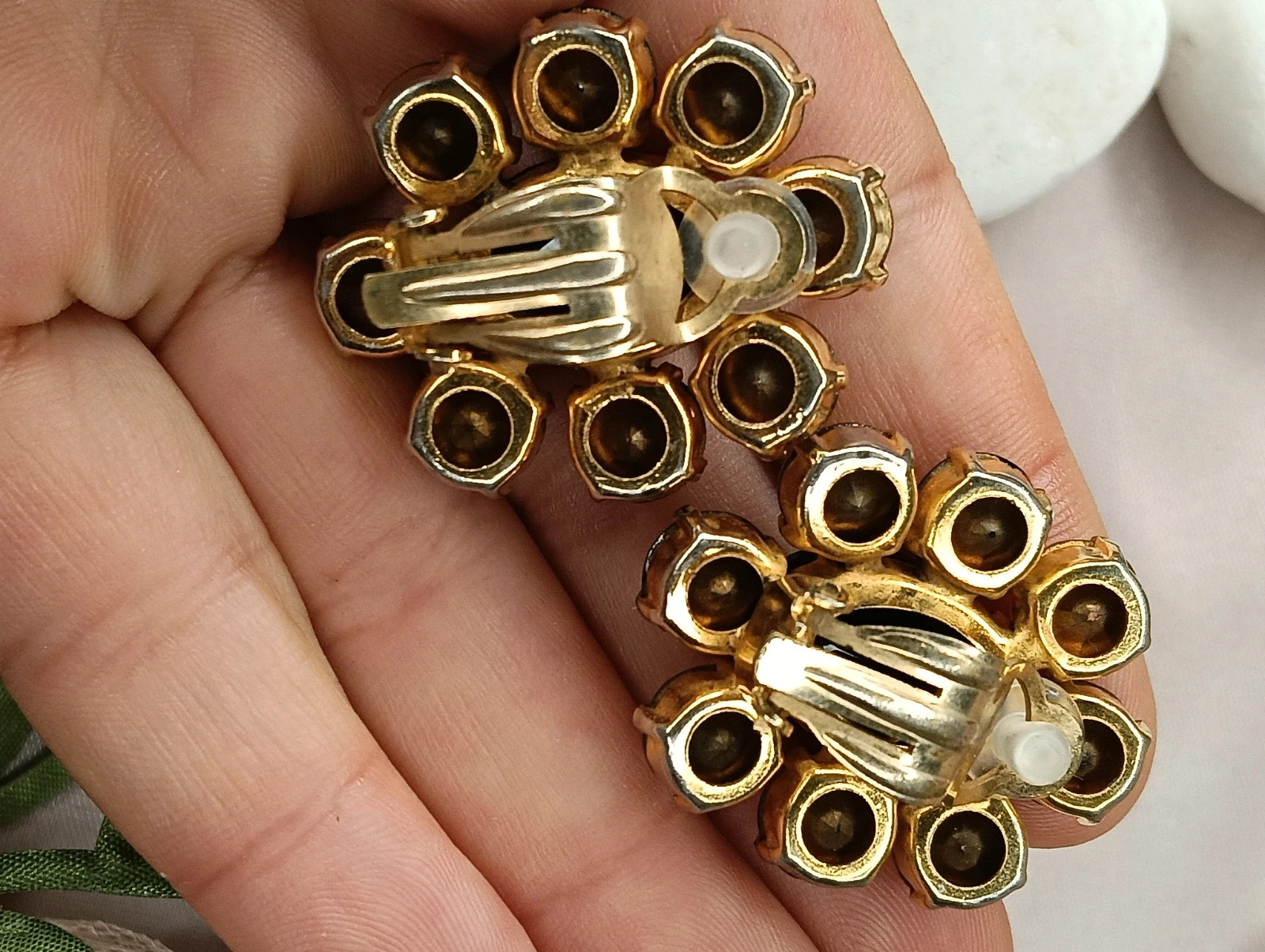Stunning mid century black&amber cluster clip-on earrings – Top Vintage 5