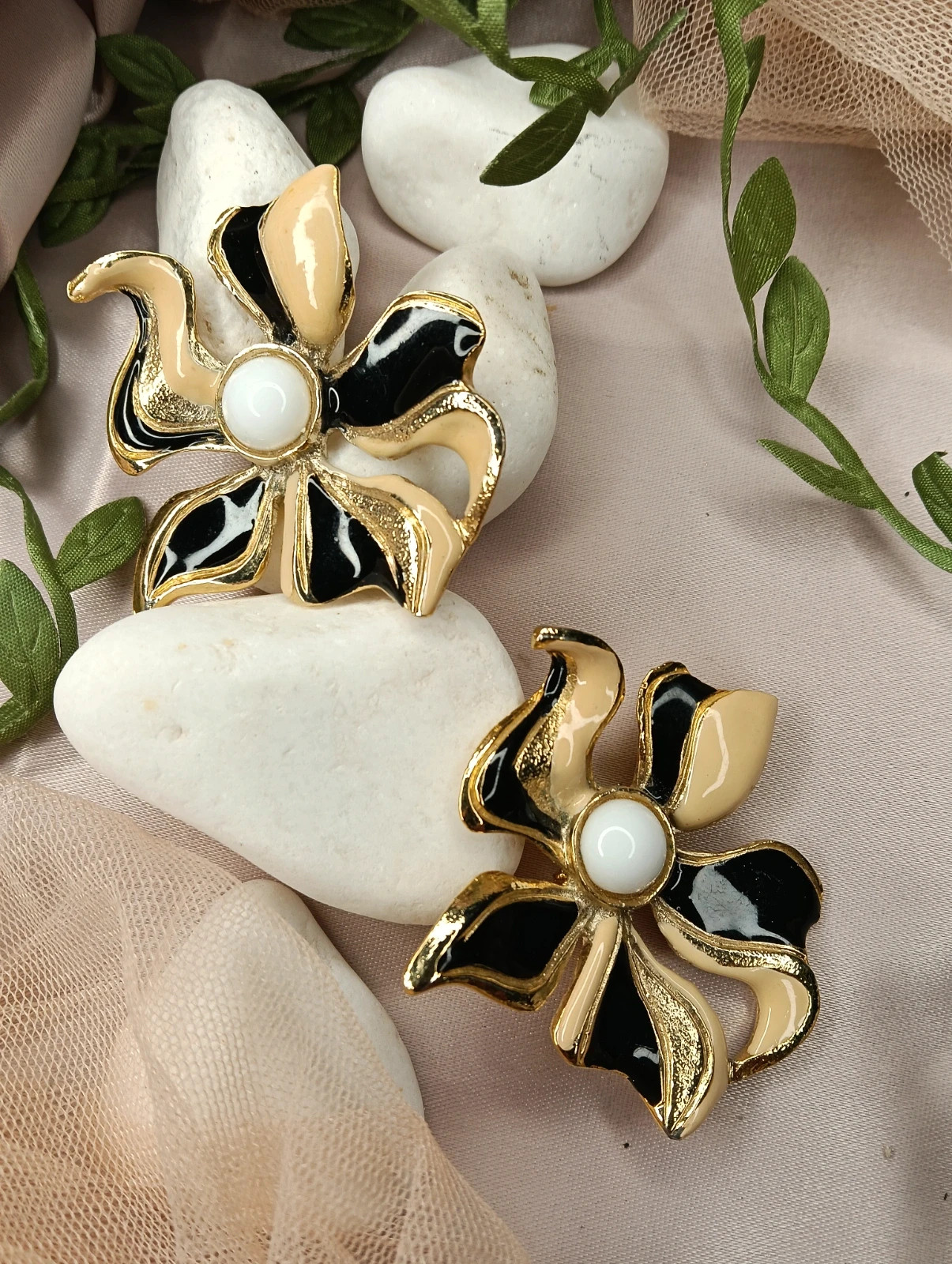Maxi earrings vintage flower clip-on statement