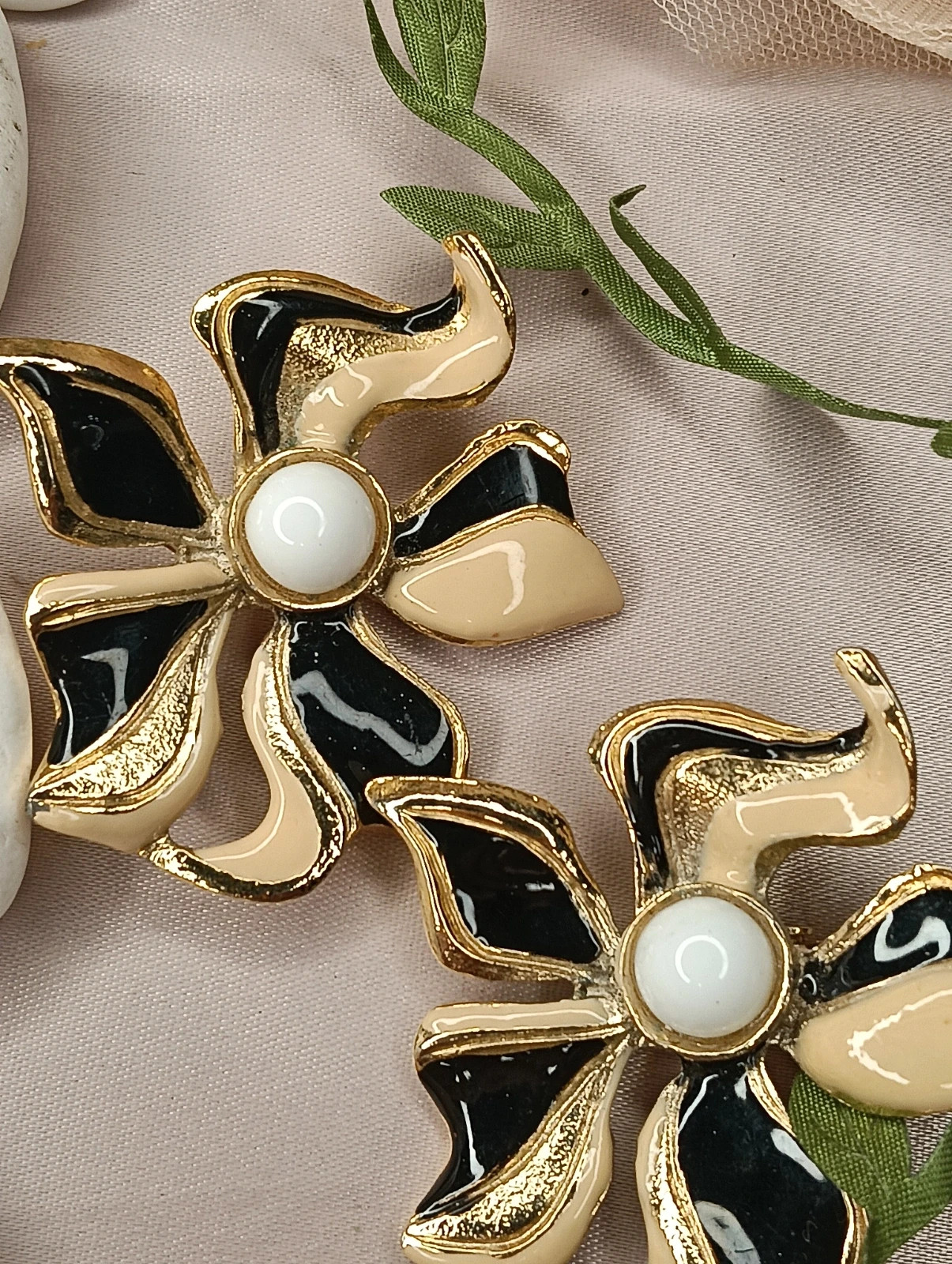 Maxi earrings vintage flower clip-on statement – Vintage Love 2