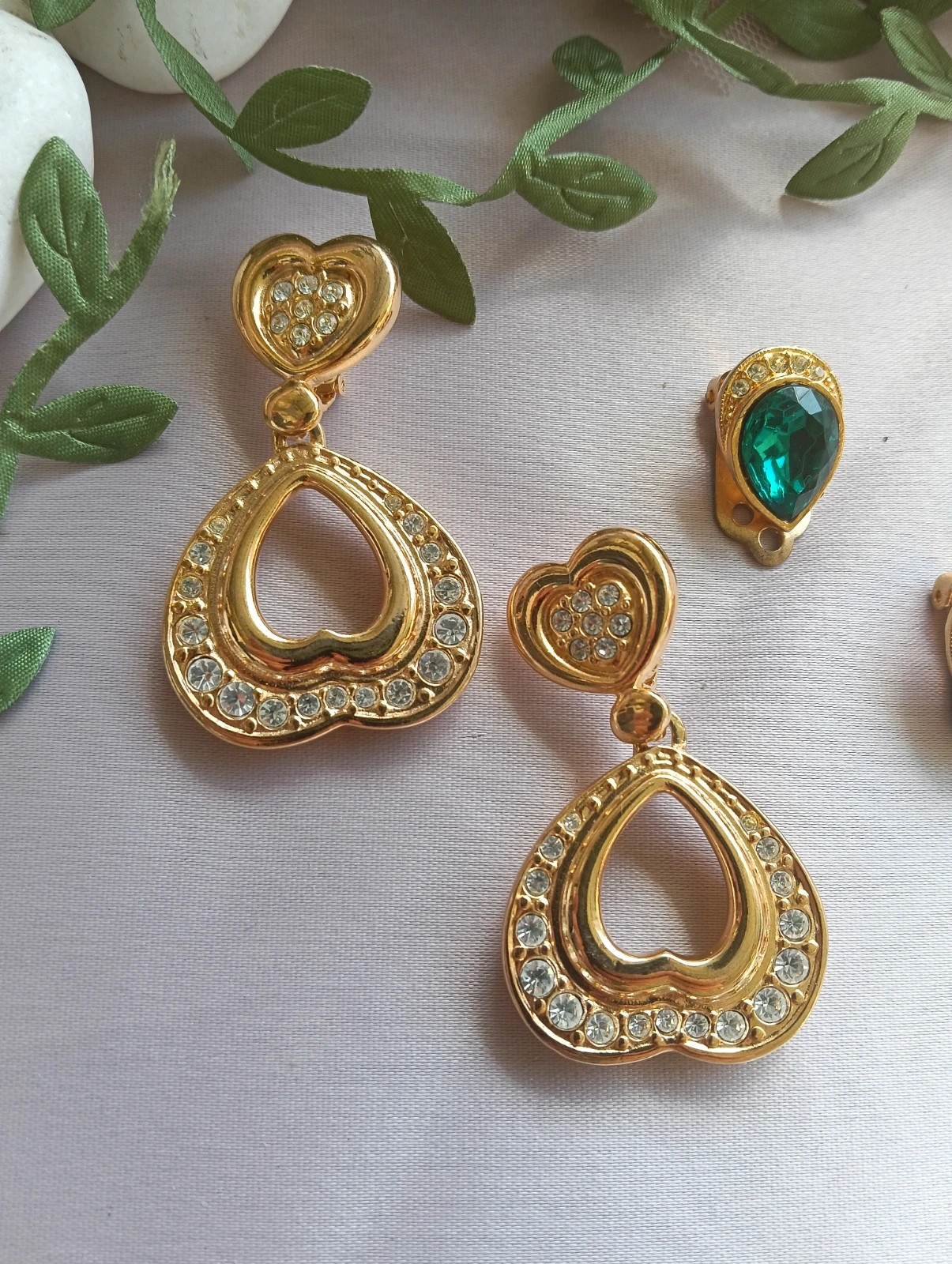Vintage bundle heart drop & emerald earrings – Vintage Chic 3