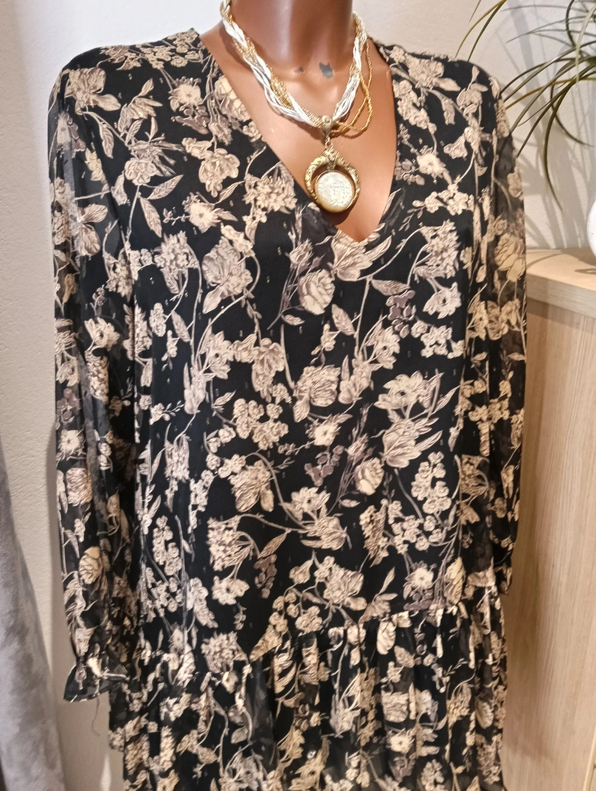 Vintage floral mini dress plumeti ruffled hem black boho chic – Vintage Dressing – taille XL / 42 / 14 2