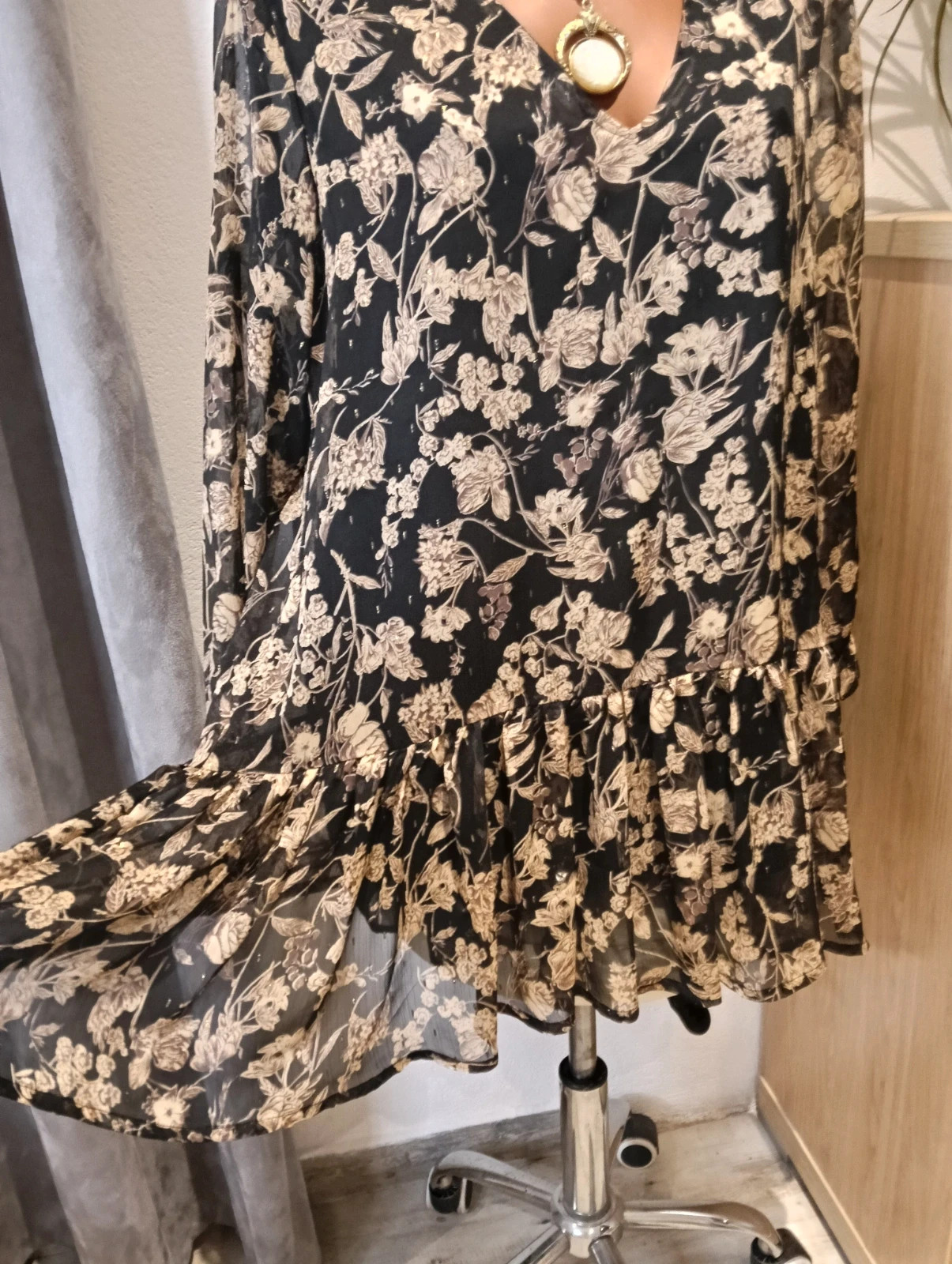 Vintage floral mini dress plumeti ruffled hem black boho chic – Vintage Dressing – taille XL / 42 / 14 3