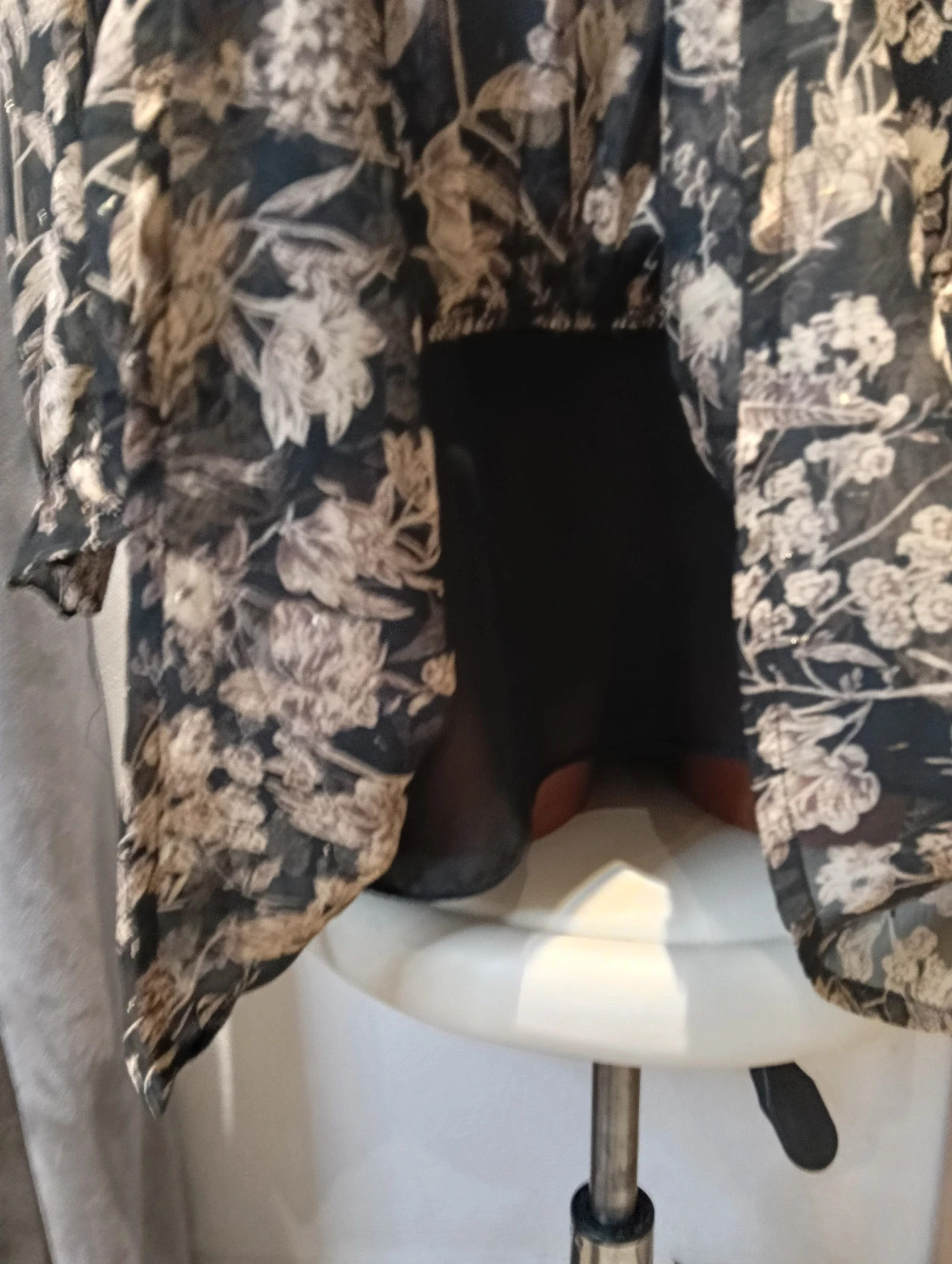 Vintage floral mini dress plumeti ruffled hem black boho chic – Vintage Dressing – taille XL / 42 / 14 5