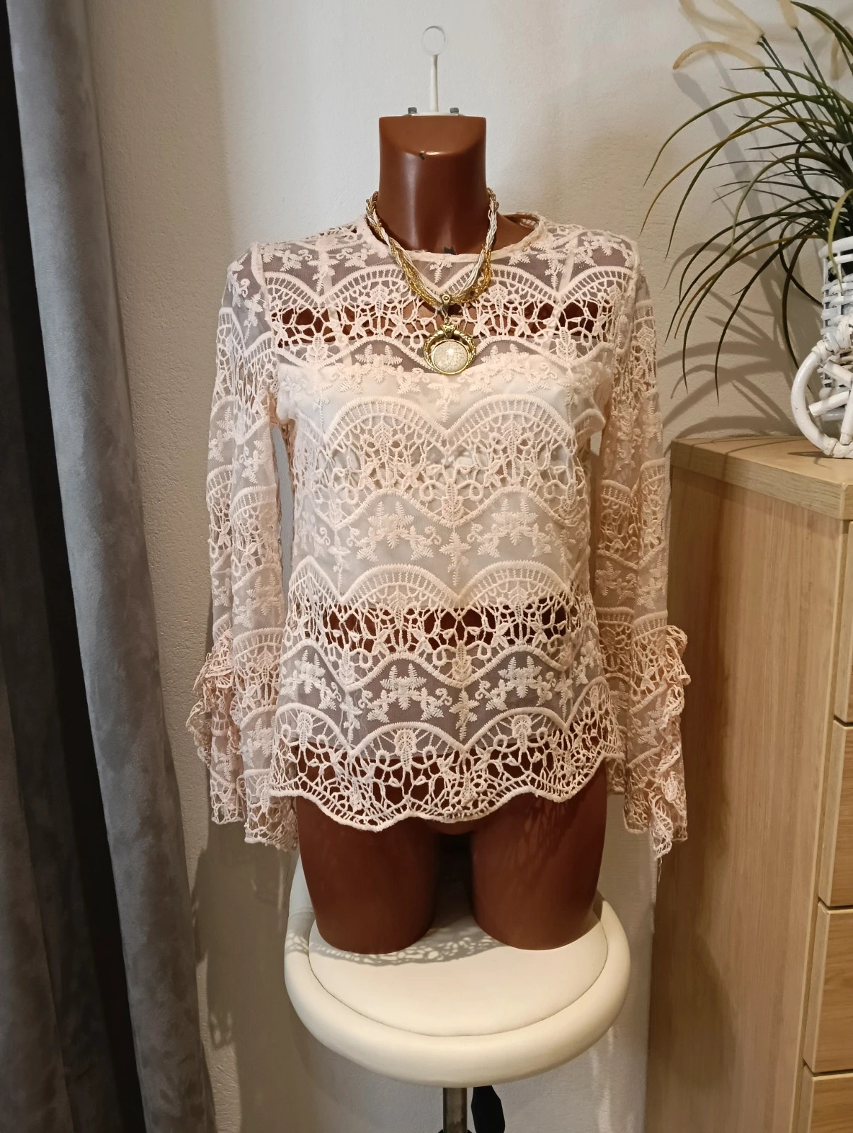 Vintage boho Pink guipure lace blouse with tiered bell slevees – Vintage Dressing – taille L / 40 / 12