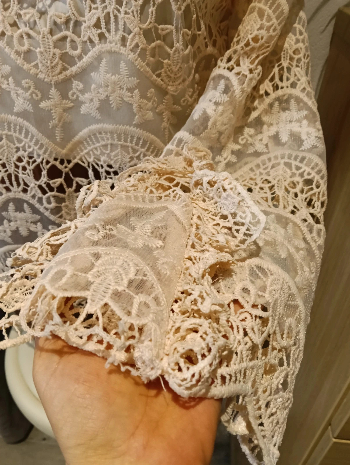 Vintage boho Pink guipure lace blouse with tiered bell slevees – Vintage Dressing – taille L / 40 / 12 3