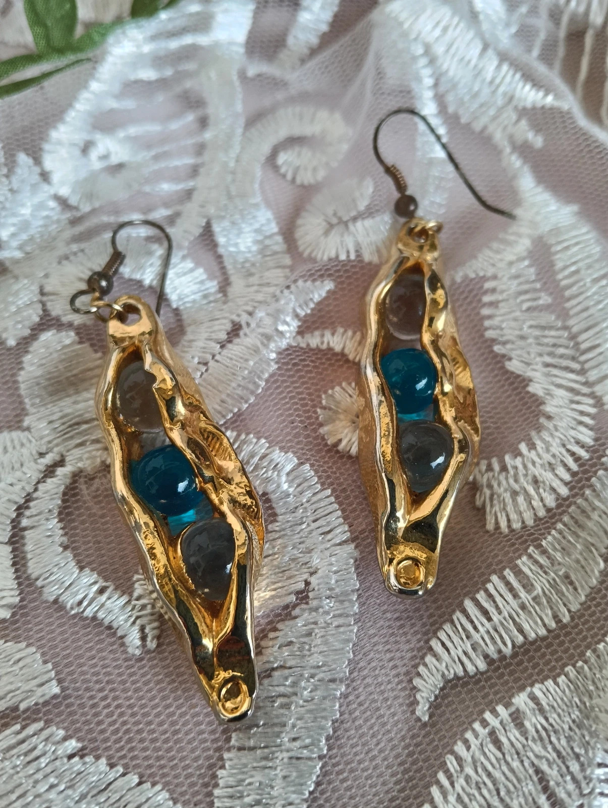 Vintage gold tone pea pod drop earrings with blue smoky glass beads – Vintage Chic 3