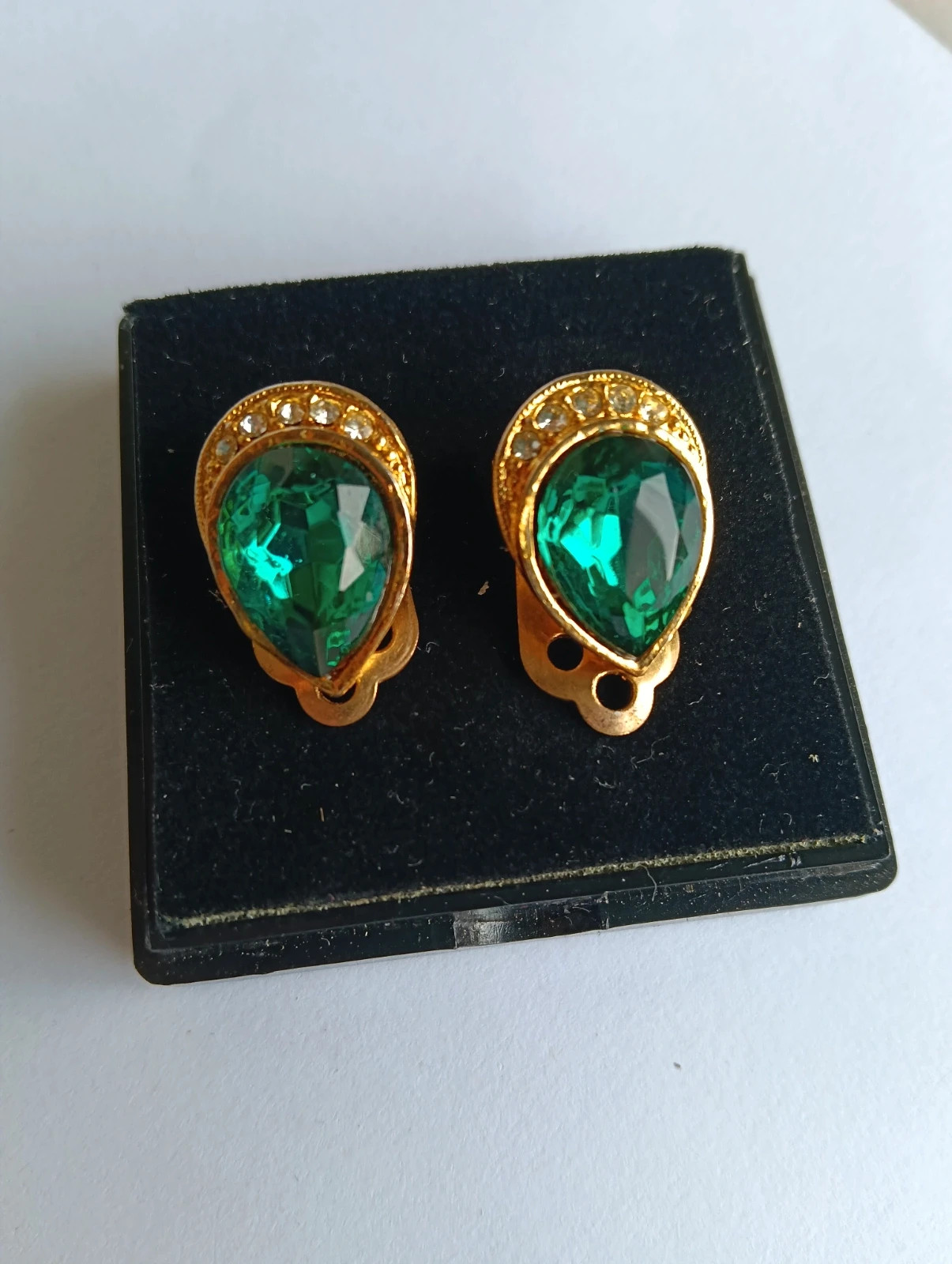 Vintage earrings Gold plated clip emerald crystal