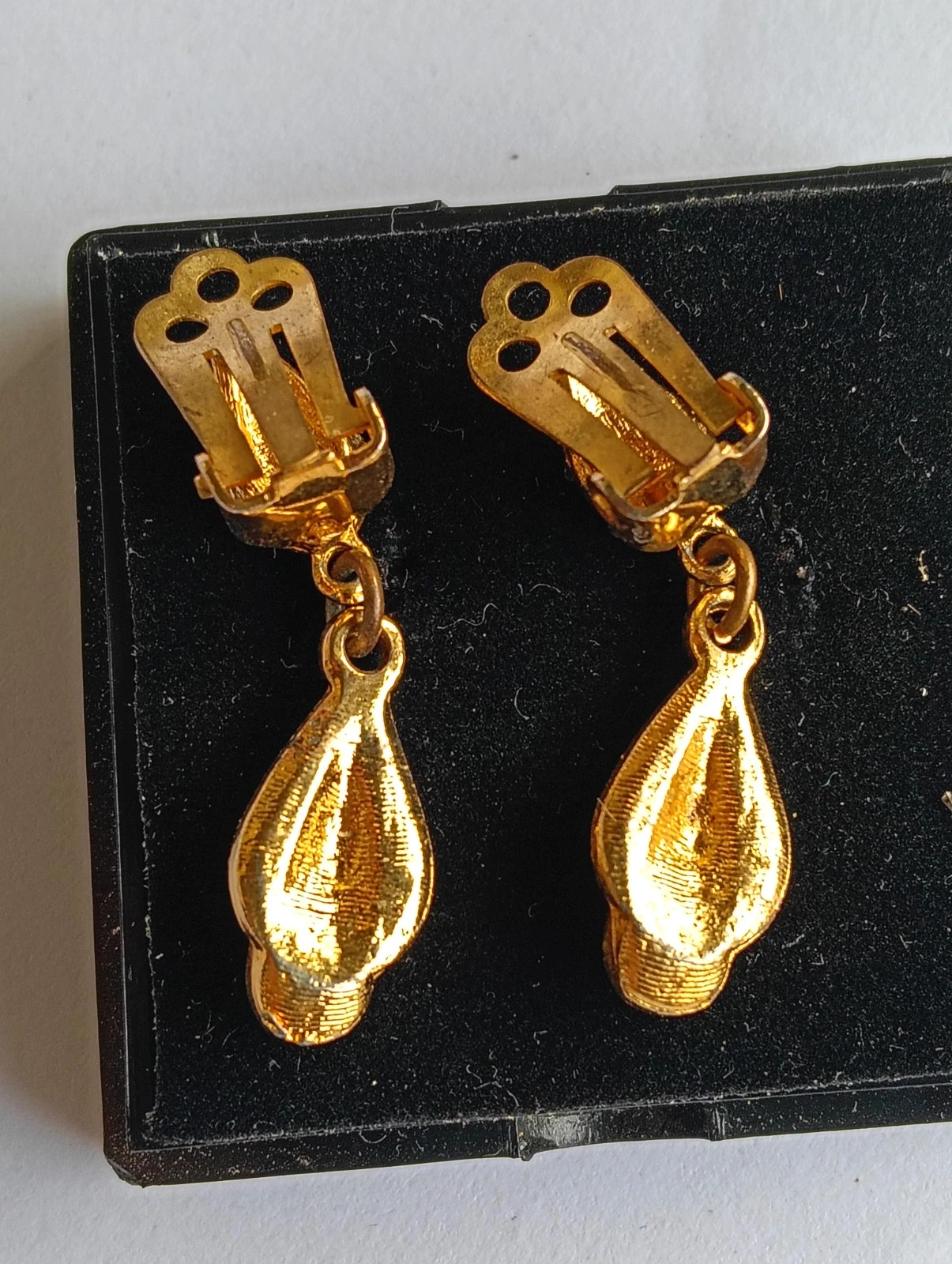 Hollywood regency earrings Boucles d'oreilles Pendientes antiguos con piedras rojas – Vintage De Luxe 5