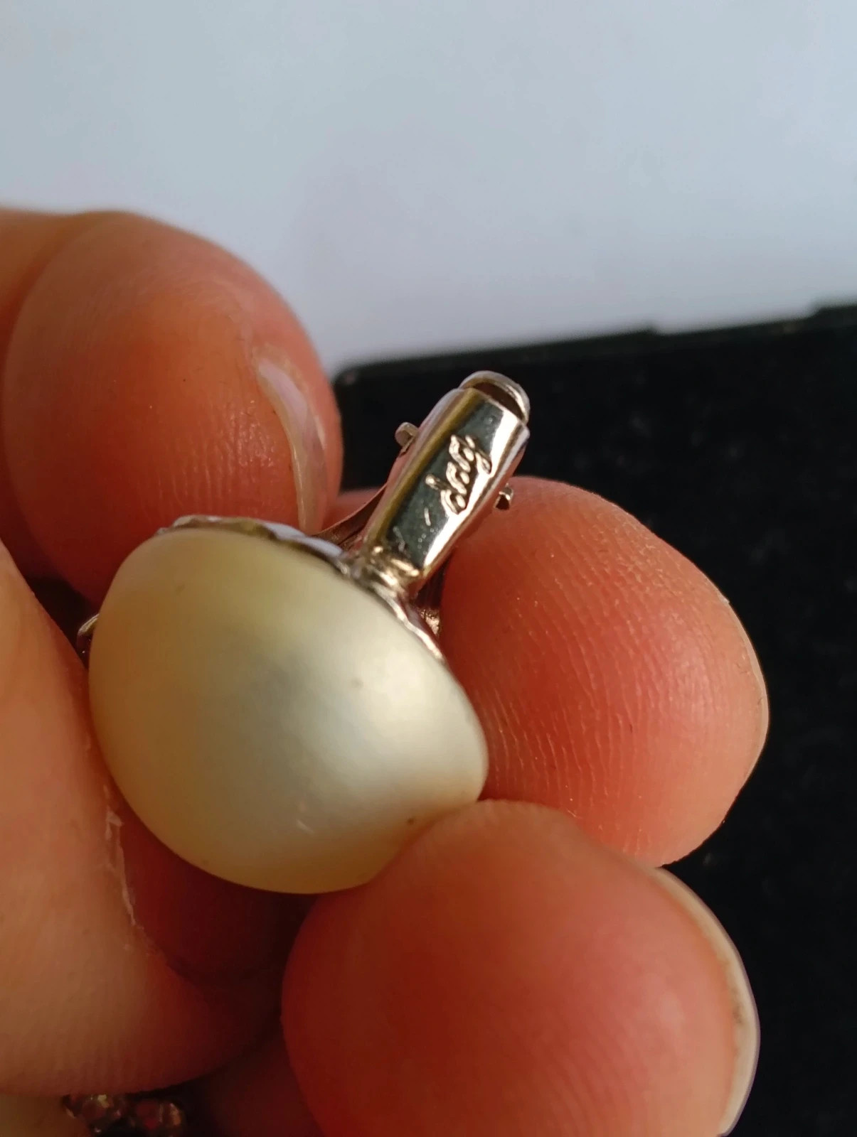 Faux pearl earrings by David Grau Vintage pendientes de perlas falsa Boucles d'oreilles – DAVID GRAU 4