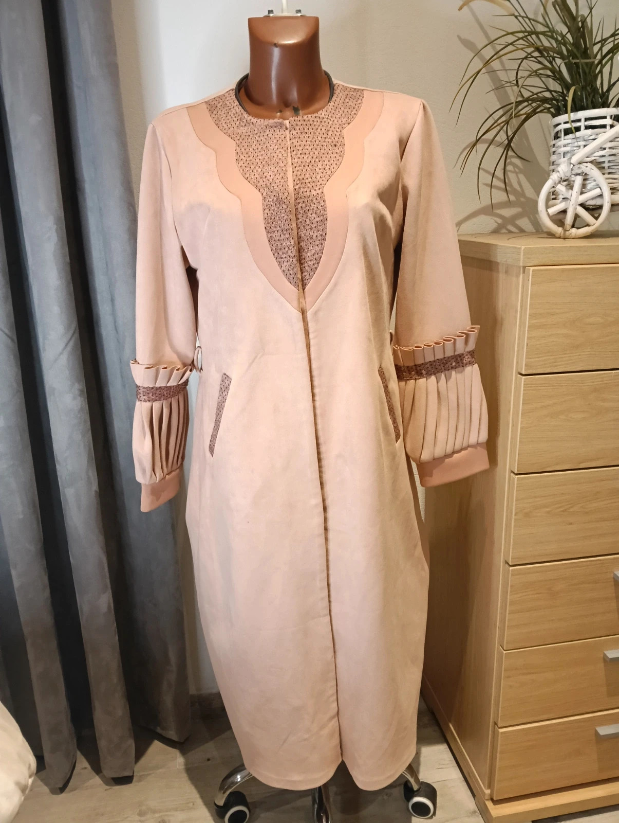 Vintage Peach faux suede longline coat with pleated bell slevees – Vintage Chic – taille XXL / 44 / 16