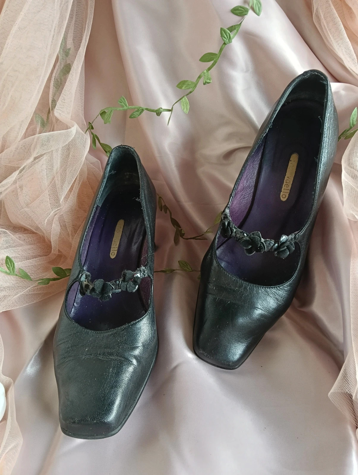 Vintage Gino Vaello black leather Mary Jane heels with floral details size 36 – Vintage Dressing – taille 36 2