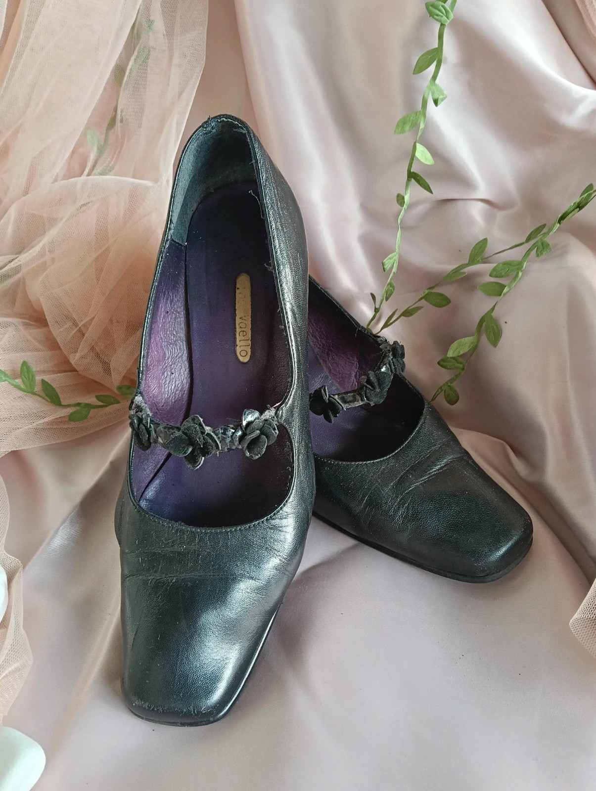 Vintage Gino Vaello black leather Mary Jane heels with floral details size 36 – Vintage Dressing – taille 36 3