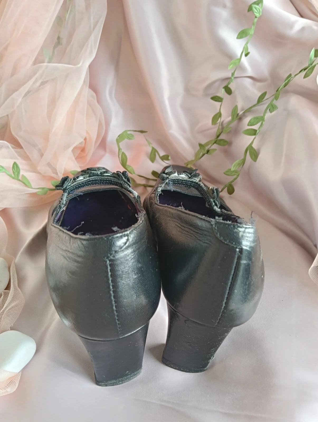 Vintage Gino Vaello black leather Mary Jane heels with floral details size 36 – Vintage Dressing – taille 36 5