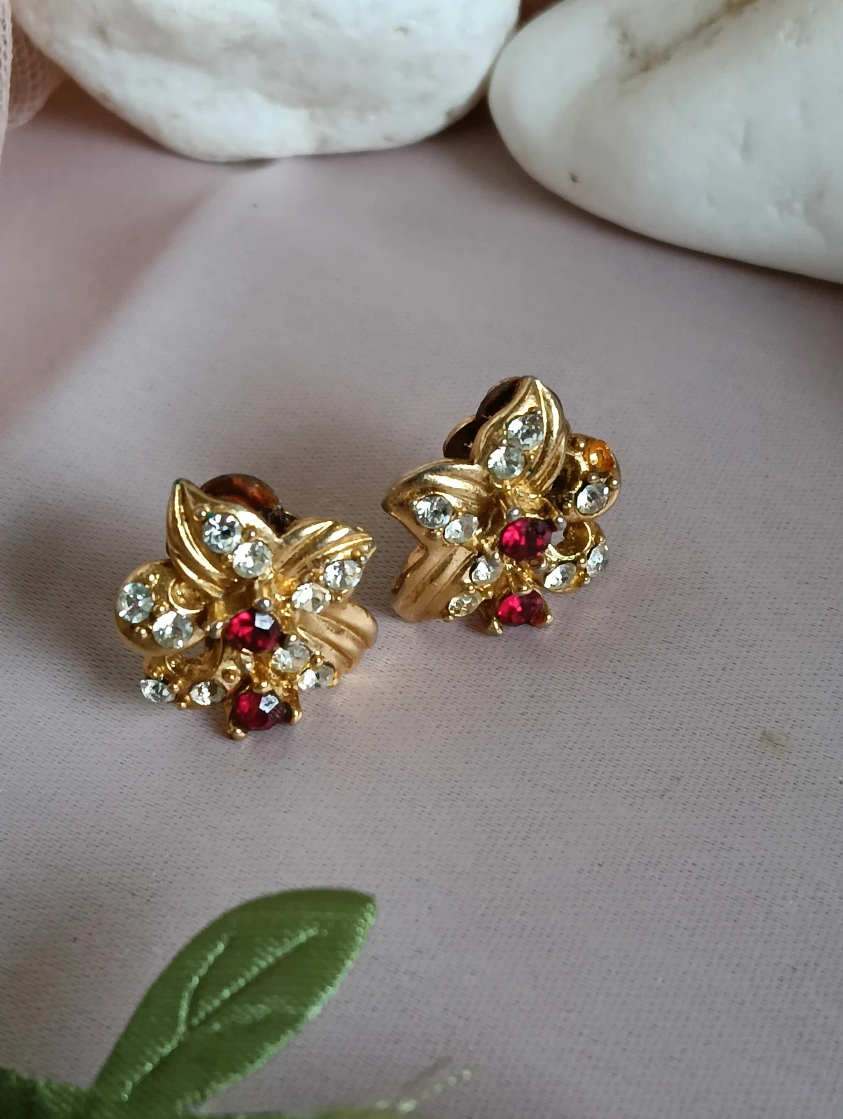 Vintage Gold-Tone Floral Cluster Clip-On Earrings with Ruby Red and Crystal Rhinestones – Vintage Love 2