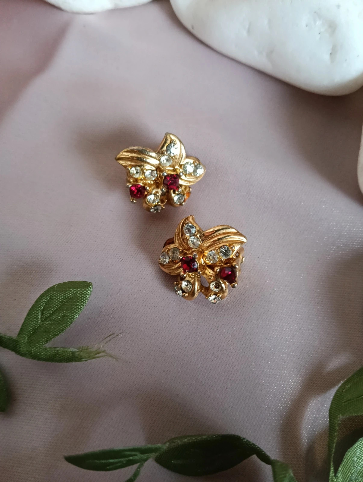 Vintage Gold-Tone Floral Cluster Clip-On Earrings with Ruby Red and Crystal Rhinestones – Vintage Love 3