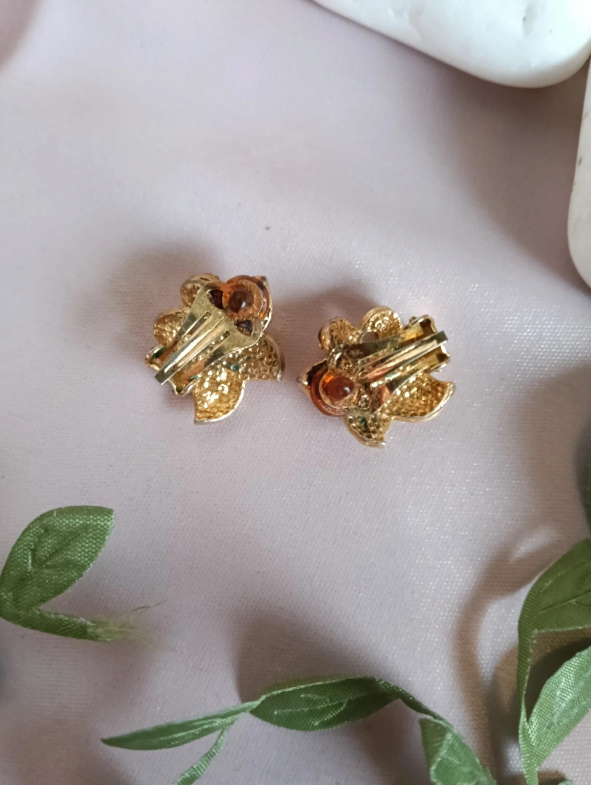 Vintage Gold-Tone Floral Cluster Clip-On Earrings with Ruby Red and Crystal Rhinestones – Vintage Love 4