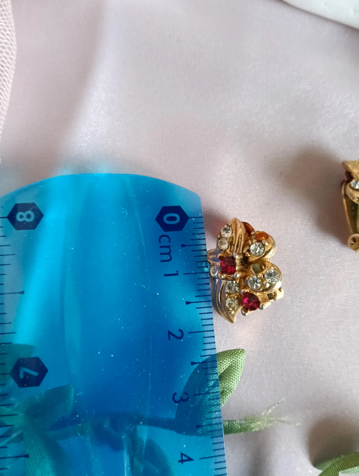 Vintage Gold-Tone Floral Cluster Clip-On Earrings with Ruby Red and Crystal Rhinestones – Vintage Love 5