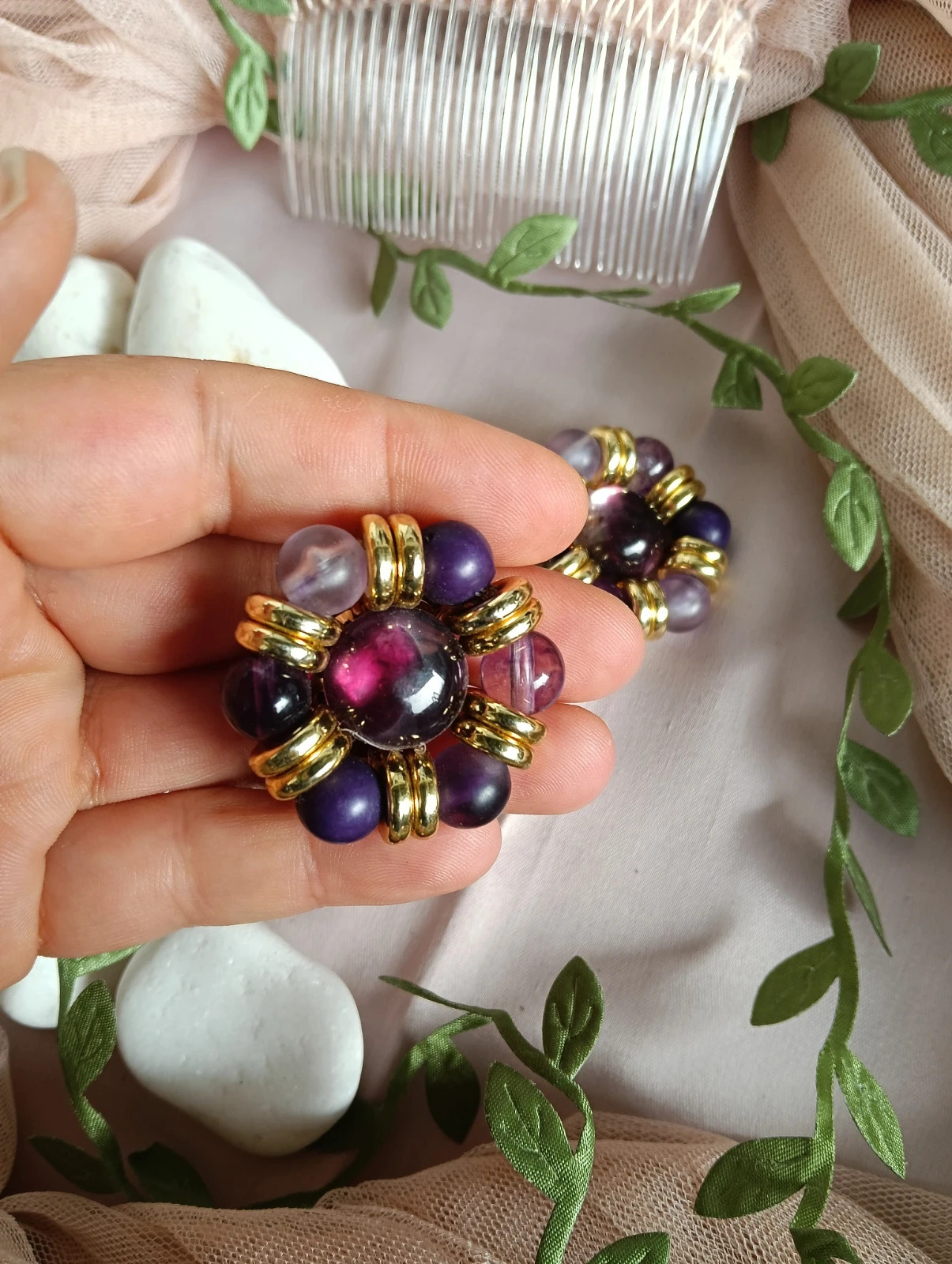 Vintage amethyst purple bead gold tone ribbed flower clip-on earrings