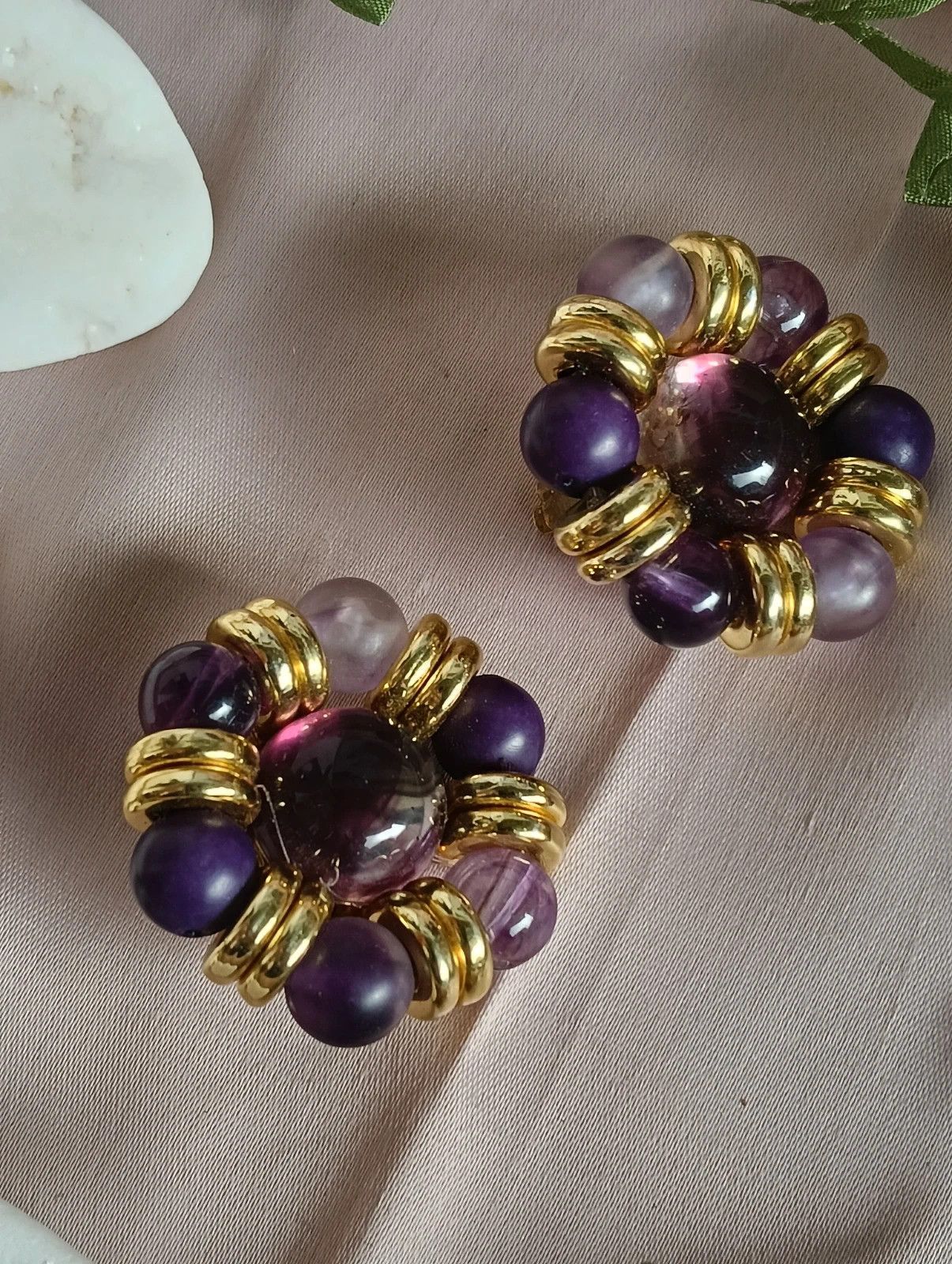 Vintage amethyst purple bead gold tone ribbed flower clip-on earrings – Vintage Chic 2