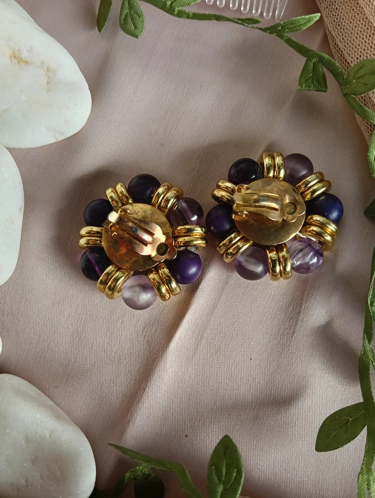 Vintage amethyst purple bead gold tone ribbed flower clip-on earrings – Vintage Chic 3
