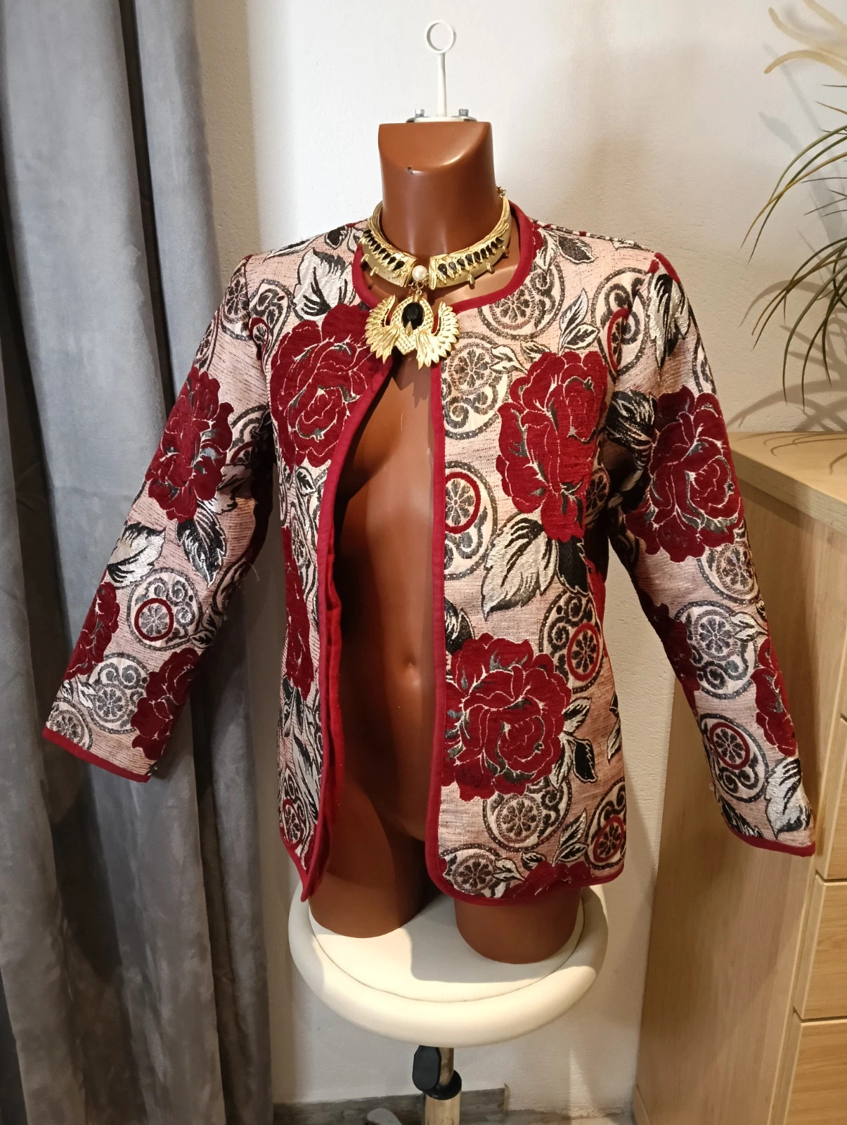 Vintage tapestry floral blazer red roses & gold accents