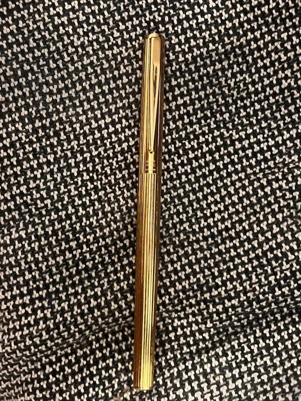 Montblanc Noblesse plaqué or Gold Pinstripe plume 750