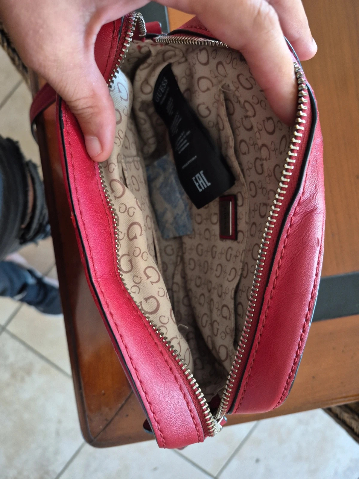 Sac bandoulière GUESS rouge matelassé – GUESS 3