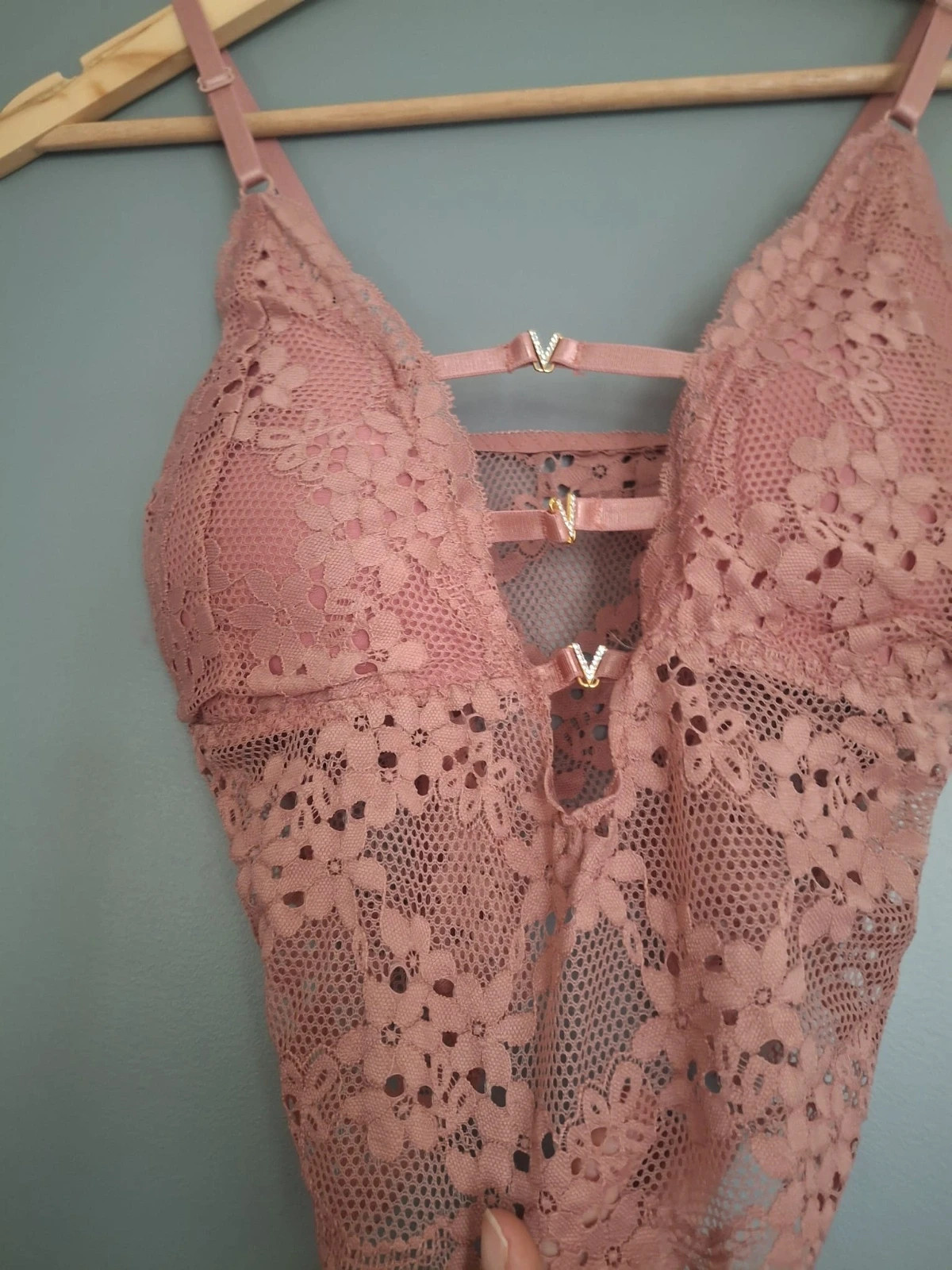 Crop top bralette dentelle florale tendance