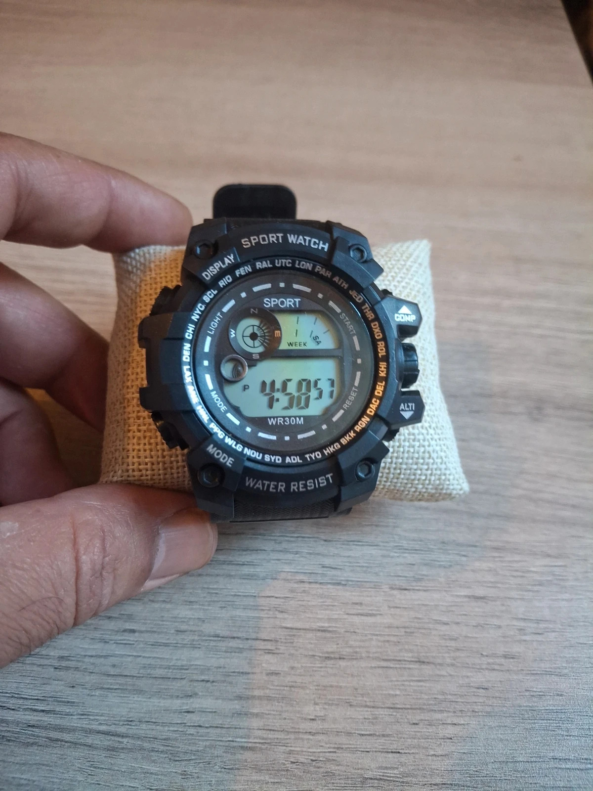 Montre style gshock – boutique indépendante – taille Taille unique