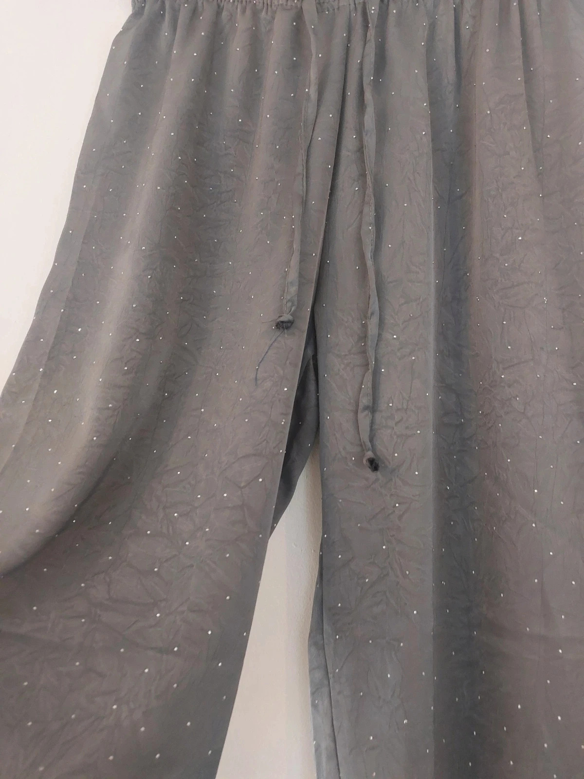 Pantalon palazzo gris avec strass – Strass – taille M / 38 / 10 3