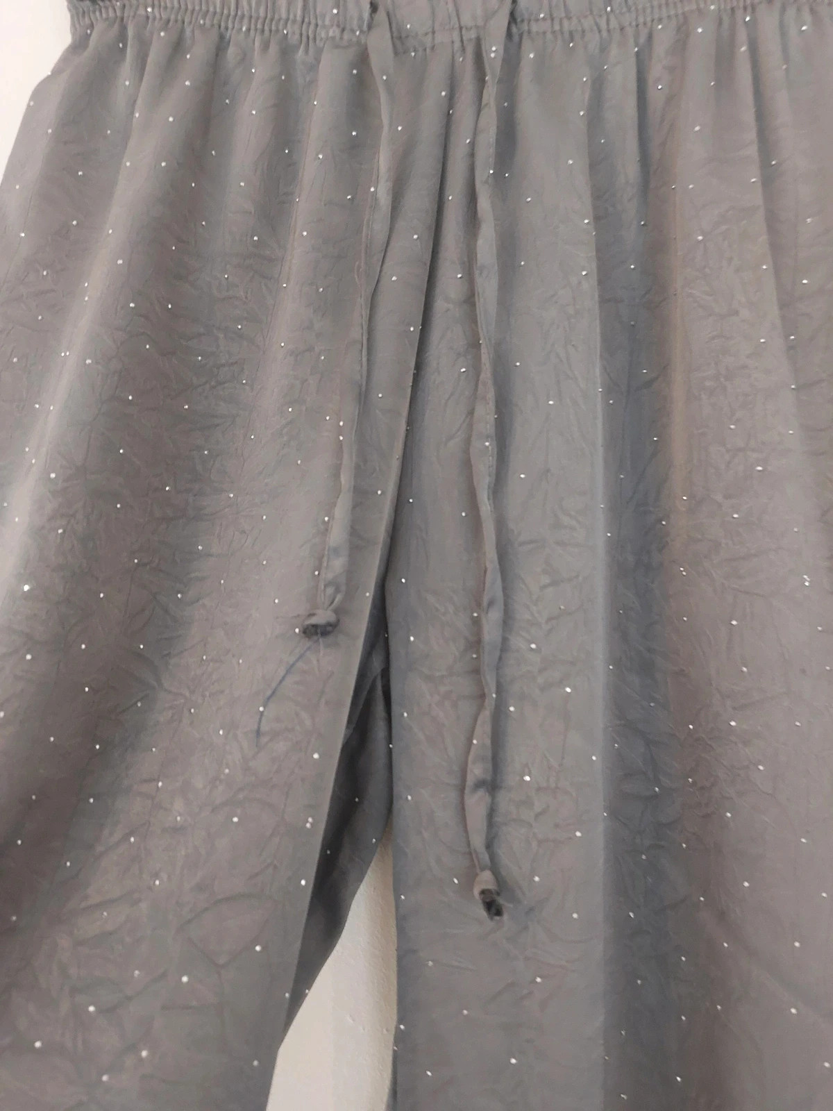 Pantalon palazzo gris avec strass – Strass – taille M / 38 / 10 5