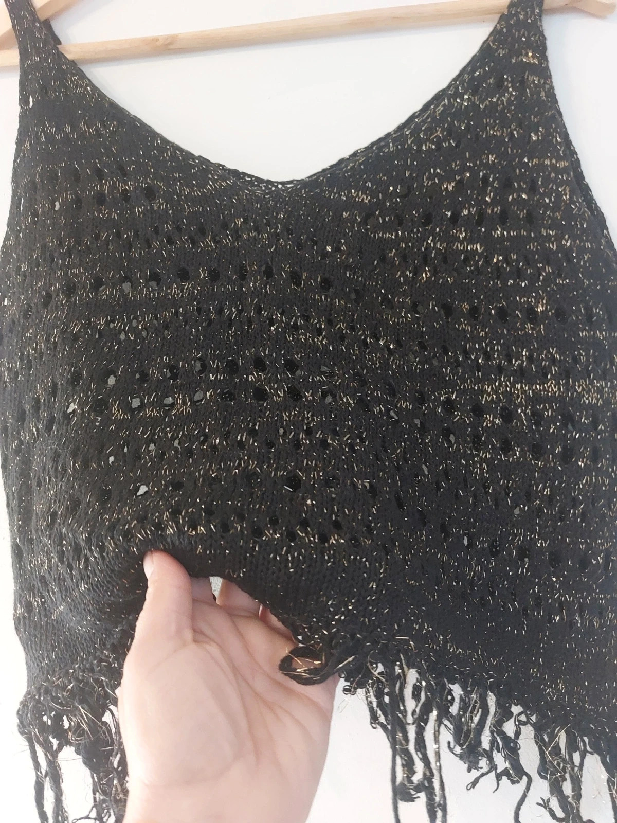 Top noir paillettes en crochet