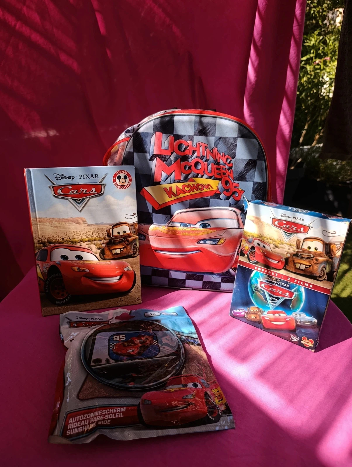Lot Cars Disney Pixar cartable + DVD + accessoires