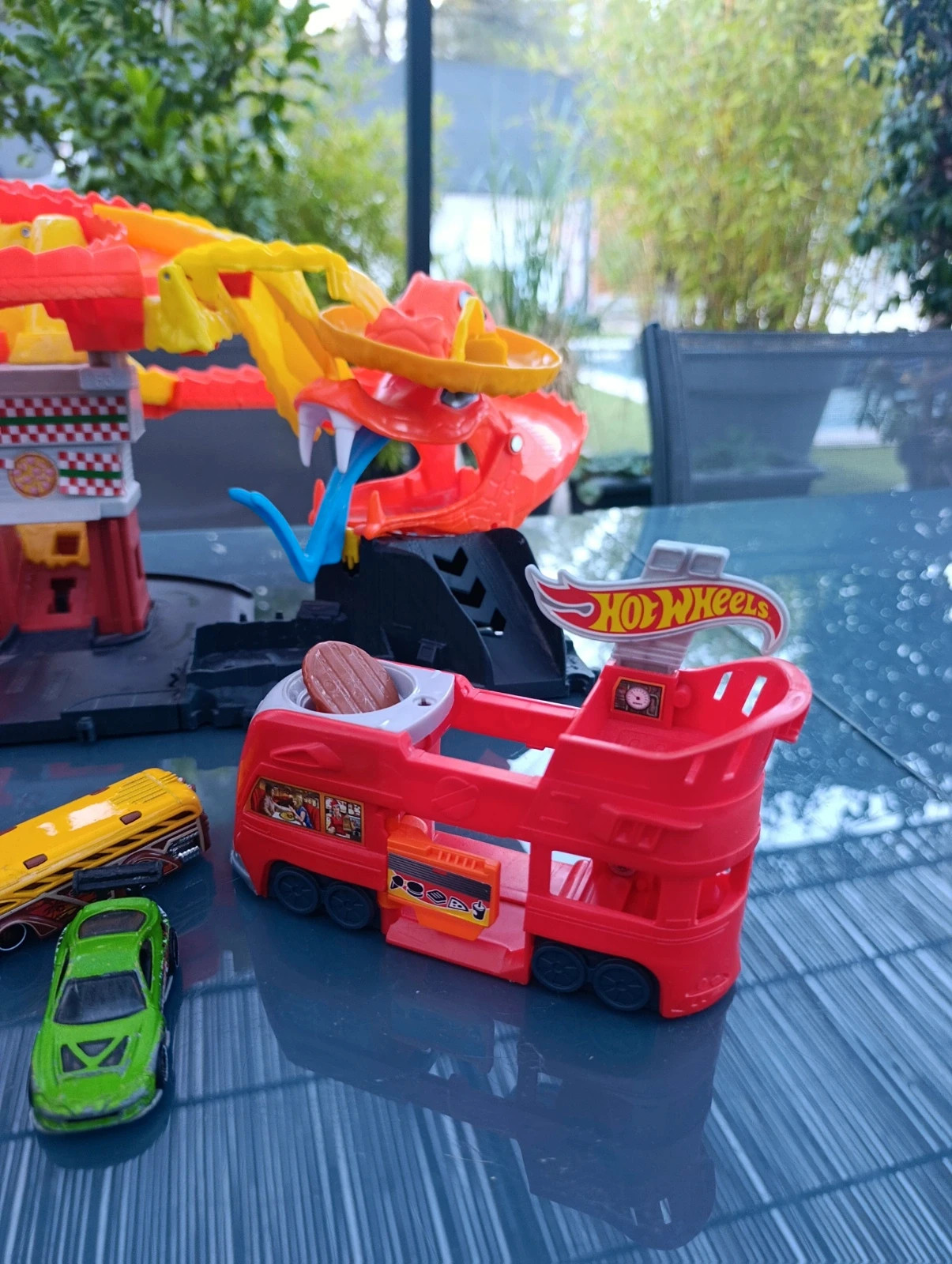 Hot wheels Grand circuit / garage avec serpent et 4 voitures – Hot Wheels – taille Taille unique 2