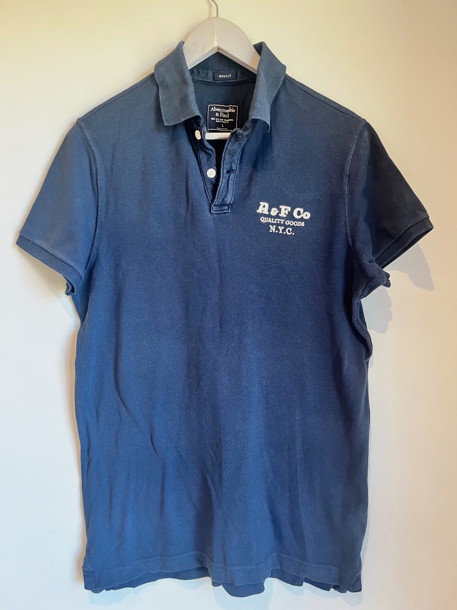 Abercrombie & Fitch polo Muscle Fit azul marino