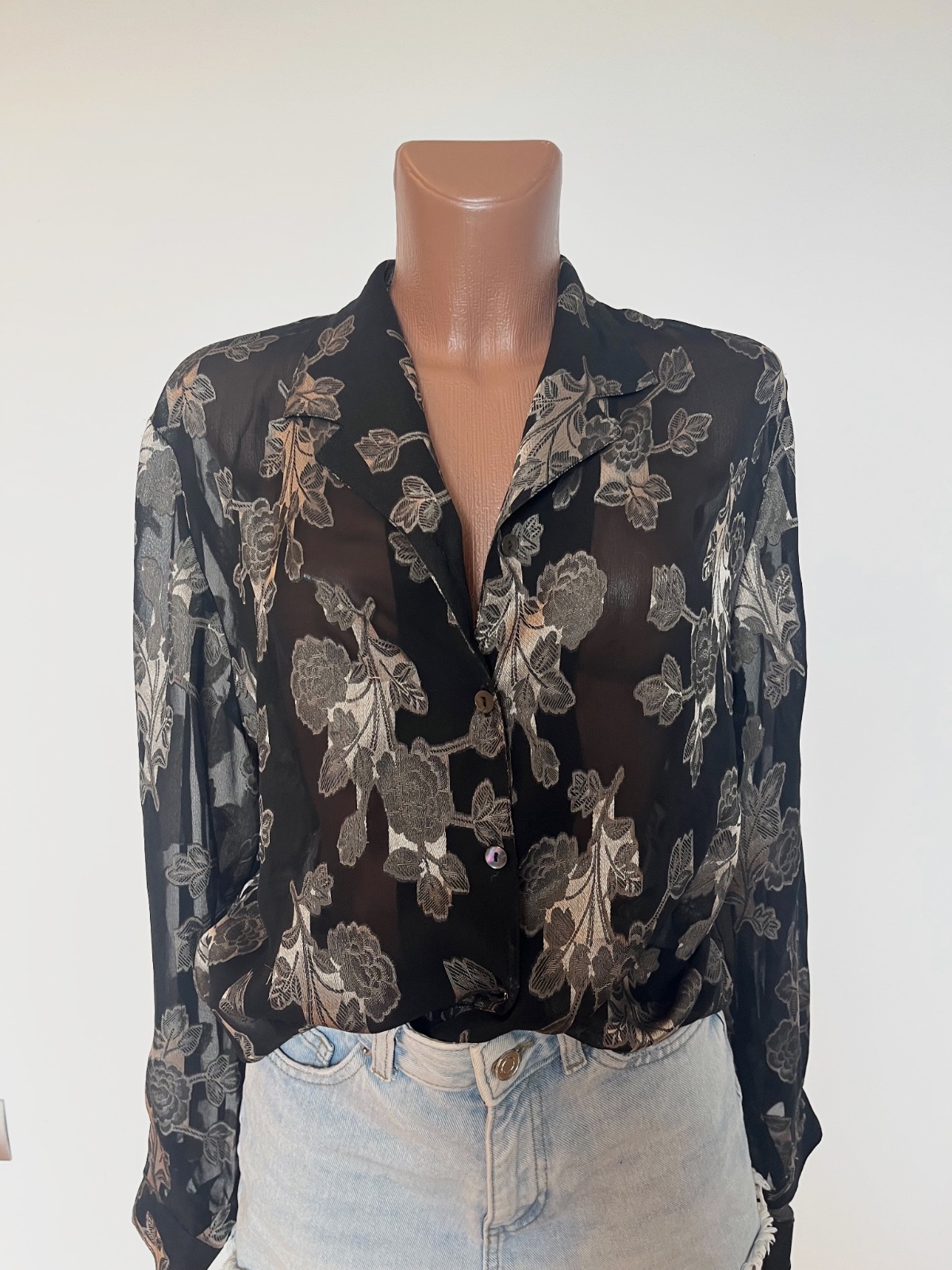 Camisa vintage negra semitransparente floral con solapas estilo retro – Sin marca – taille M 4