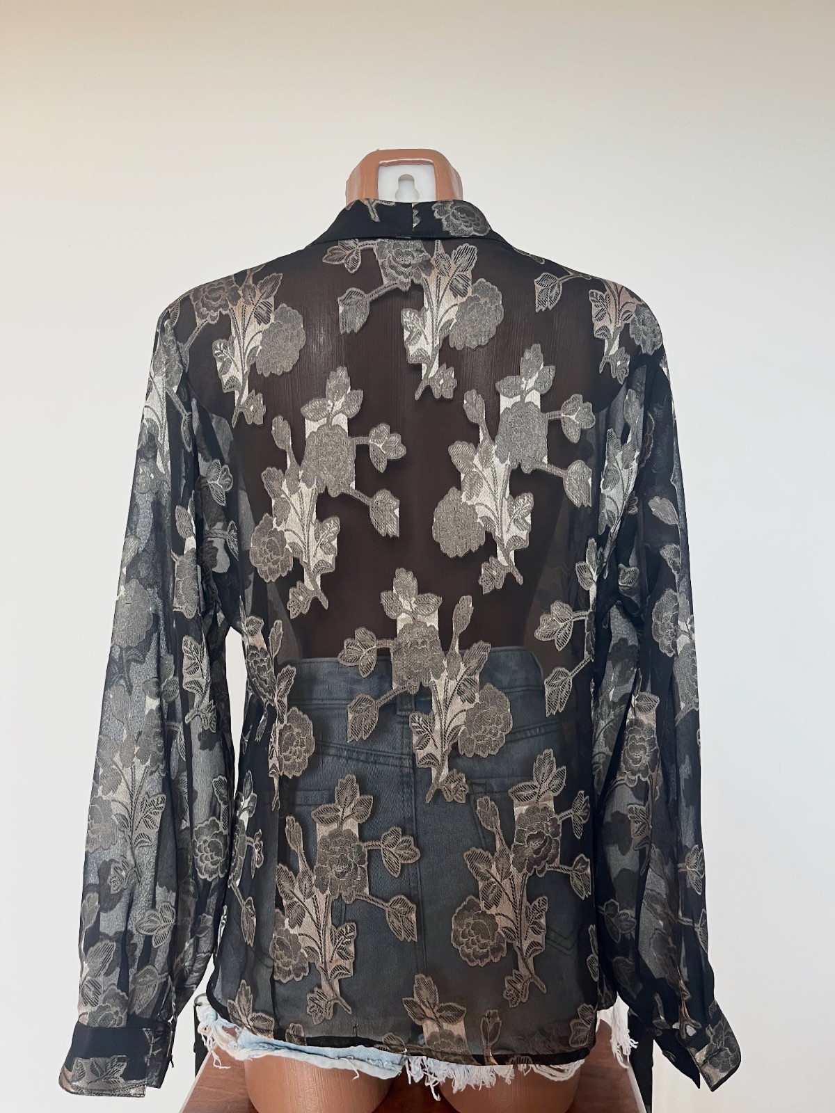 Camisa vintage negra semitransparente floral con solapas estilo retro – Sin marca – taille M 3