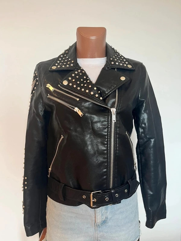 Mango biker efecto piel con tachas y strass talla M