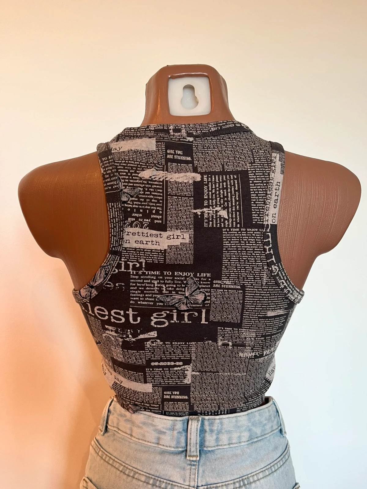 Top crop New Yorker estampado periódico mariposas Y2K talla S – New Yorker – taille S / 36 / 8 3