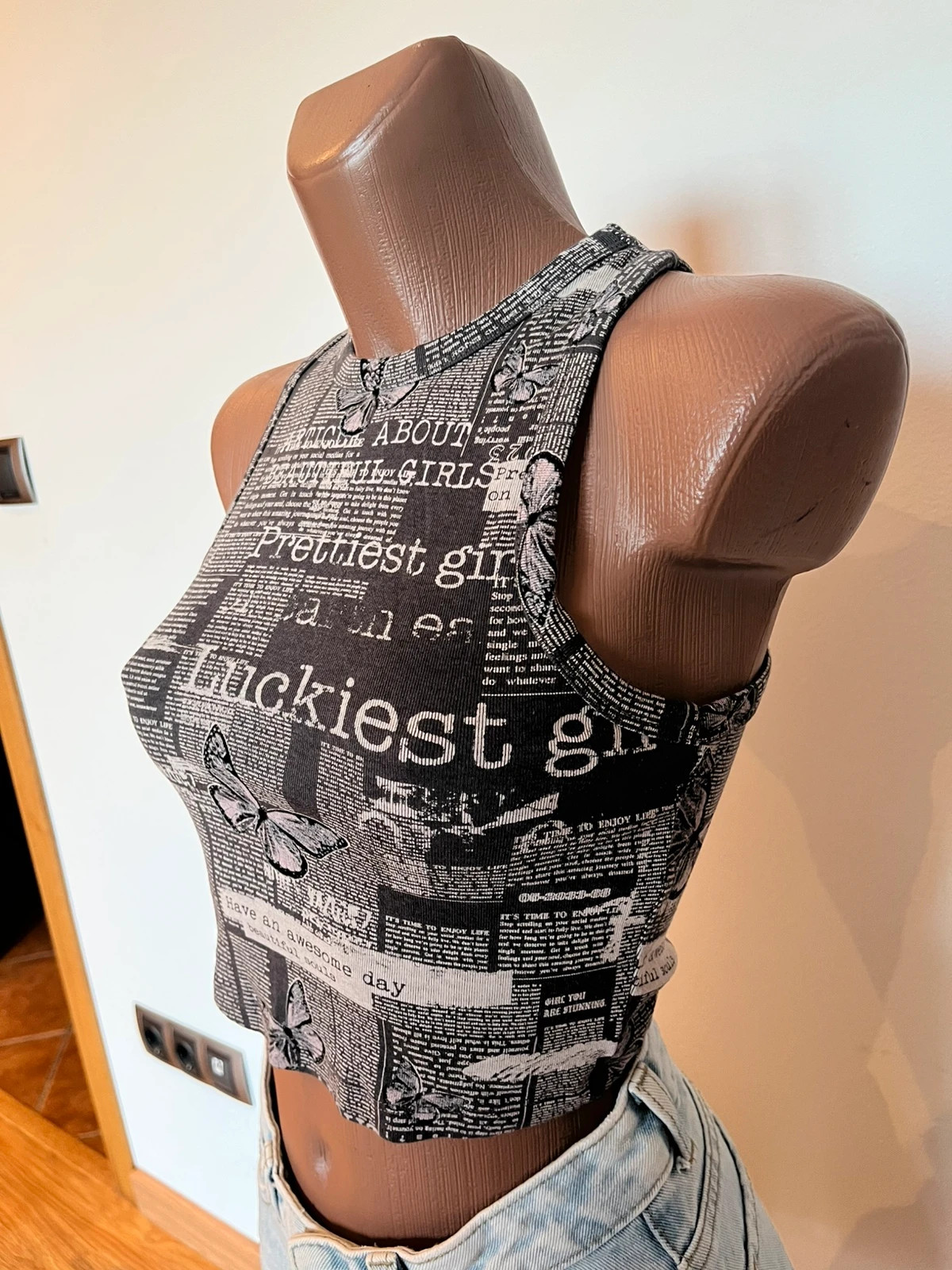 Top crop New Yorker estampado periódico mariposas Y2K talla S – New Yorker – taille S / 36 / 8 2