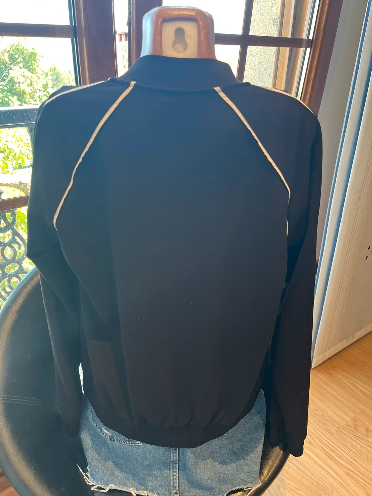 Chaqueta bomber negra con ribetes blancos talla M – Lefties – taille M / 38 / 10 4