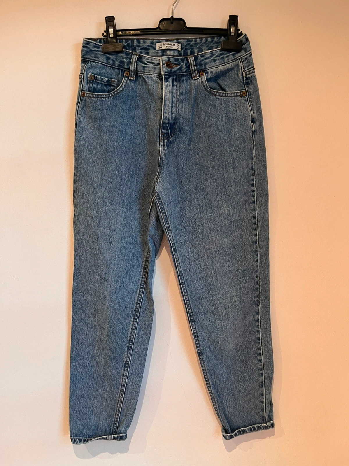 Vaquero Mom Fit Pull&Bear Talla 36 (S) Azul Claro