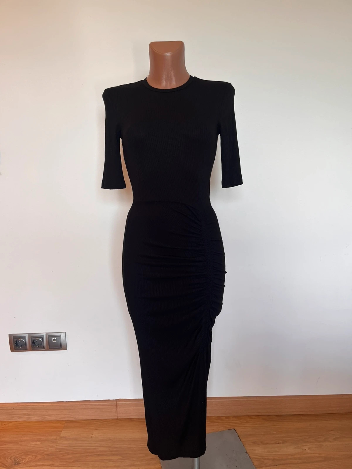 Vestido largo negro fruncido Stradivarius Talla S