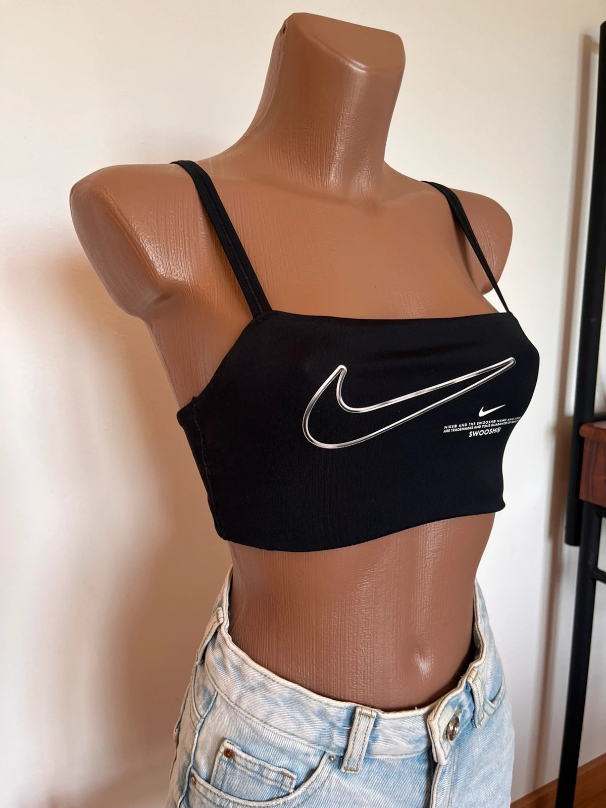 Top deportivo Nike negro Swoosh tirantes ajustables – Talla XS – Nike – taille XS / 34 / 6 2