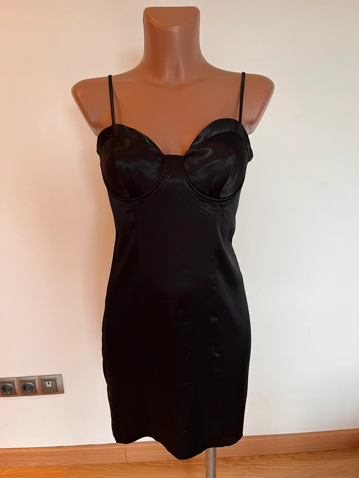 Vestido lencero satinado negro Primark x Paula Echevarría Talla 36 – Primark – taille S / 36 / 8