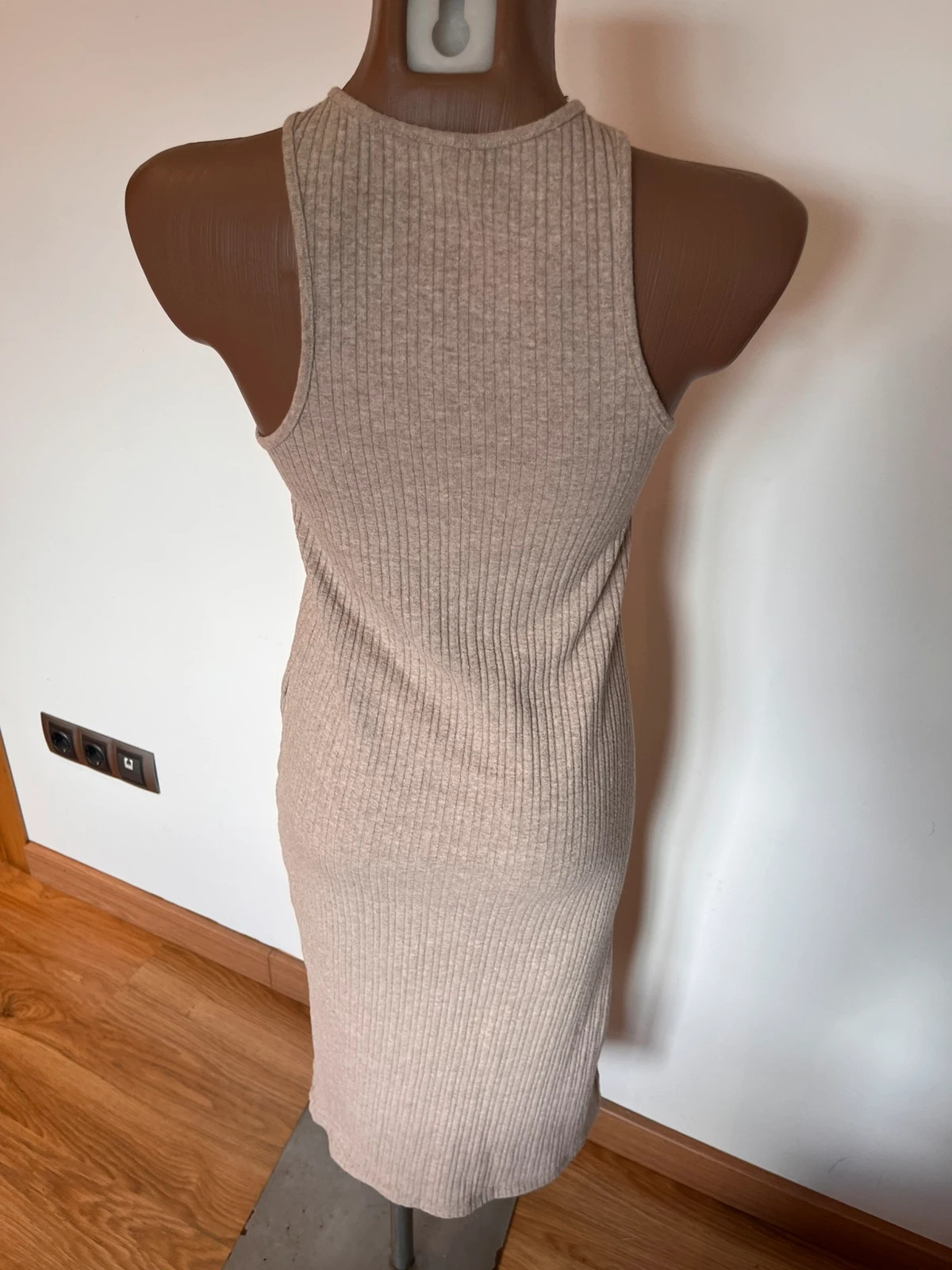Vestido midi de punto canalé beige con detalle de aro – Stradivarius – Talla S – Stradivarius – taille S / 36 / 8 4